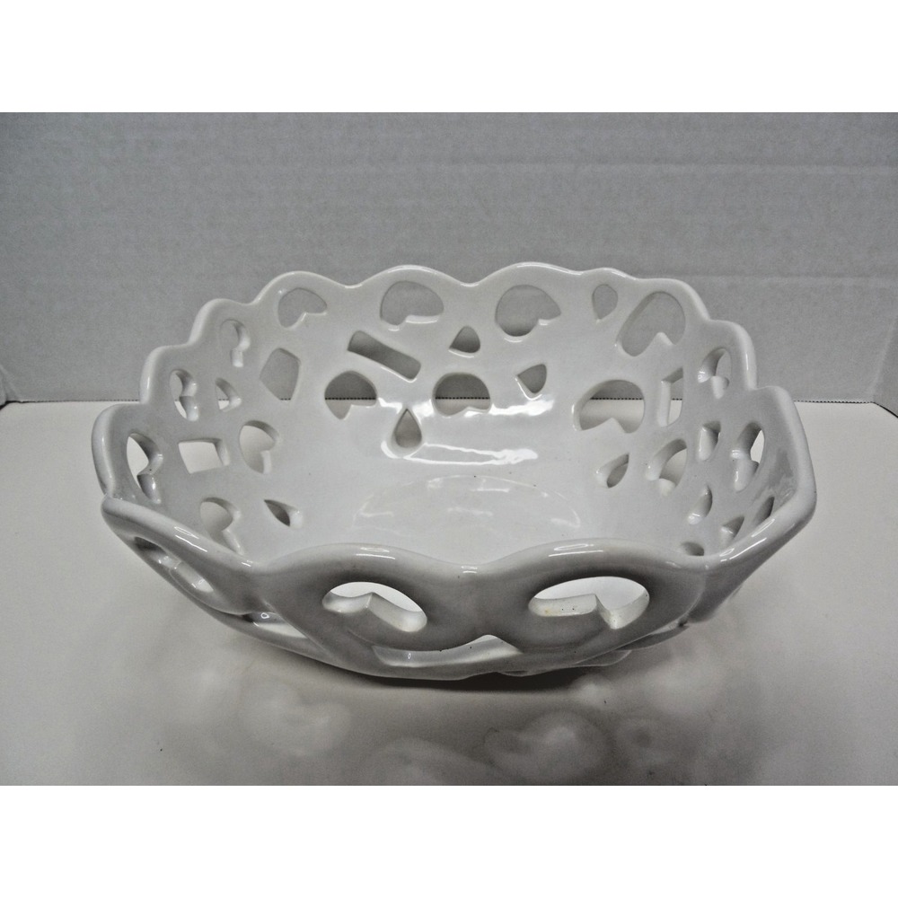 Tabletops Gallery Modern Farmhouse White Cut Out Bread Basket Ceramic 8.5" Sq - Picture 1 of 5
